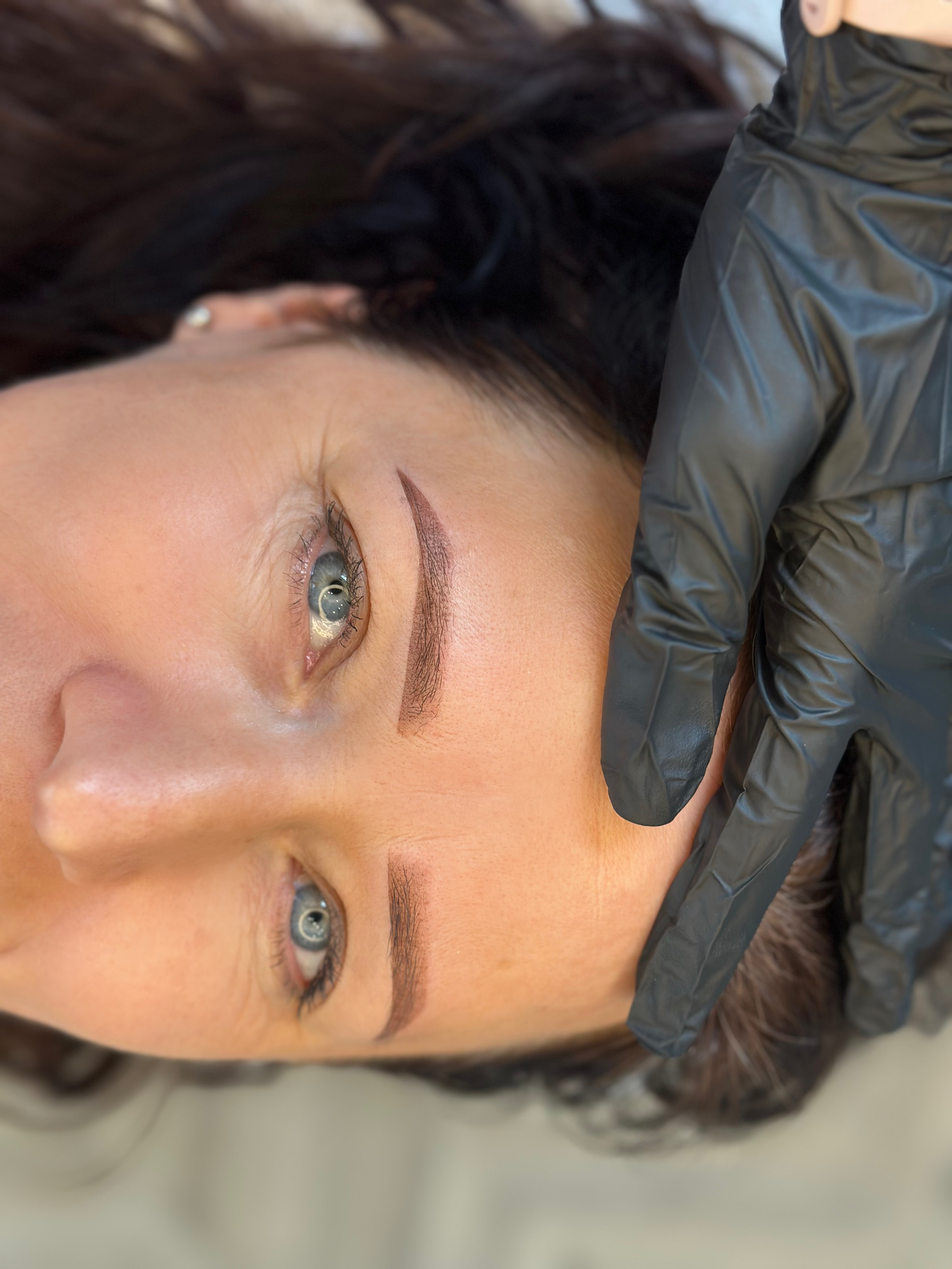 Makijaż permanentny brwi